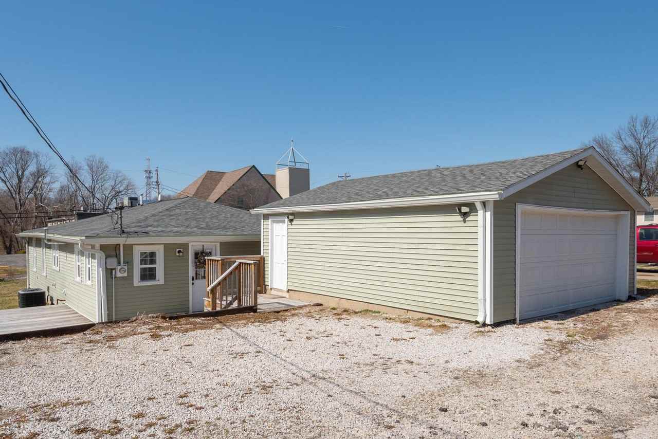 634 N Adams St - Photo 4 of 23