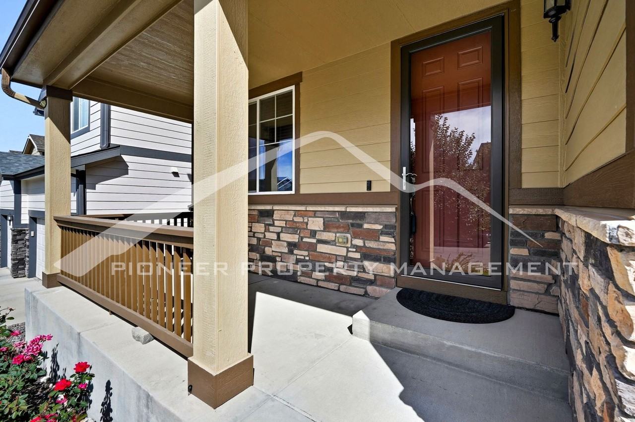 22841 E Union Cir - Photo 2 of 33