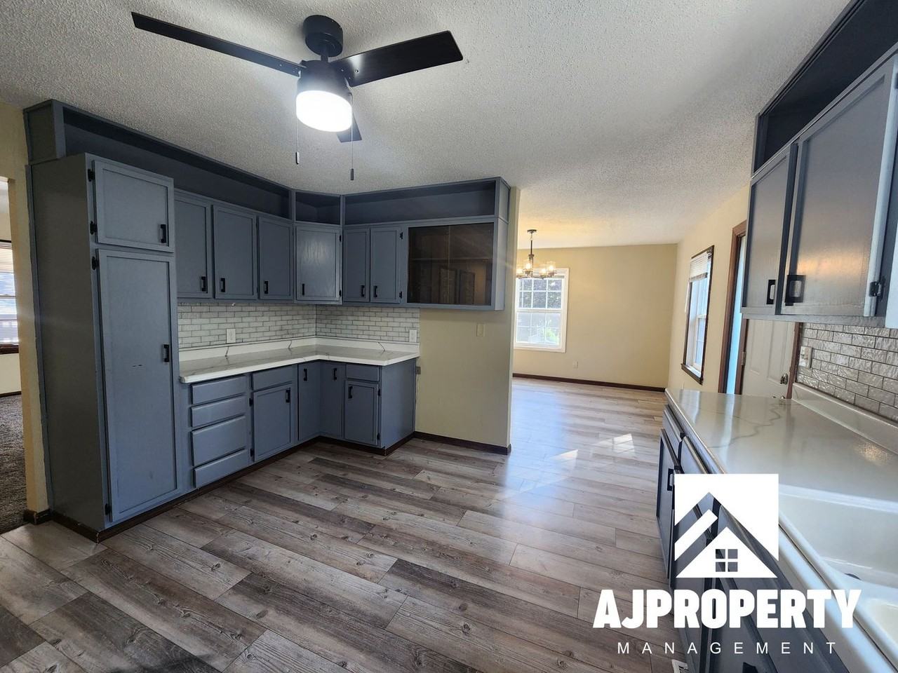 1013 South Sherman Avenue - Photo 2 of 19