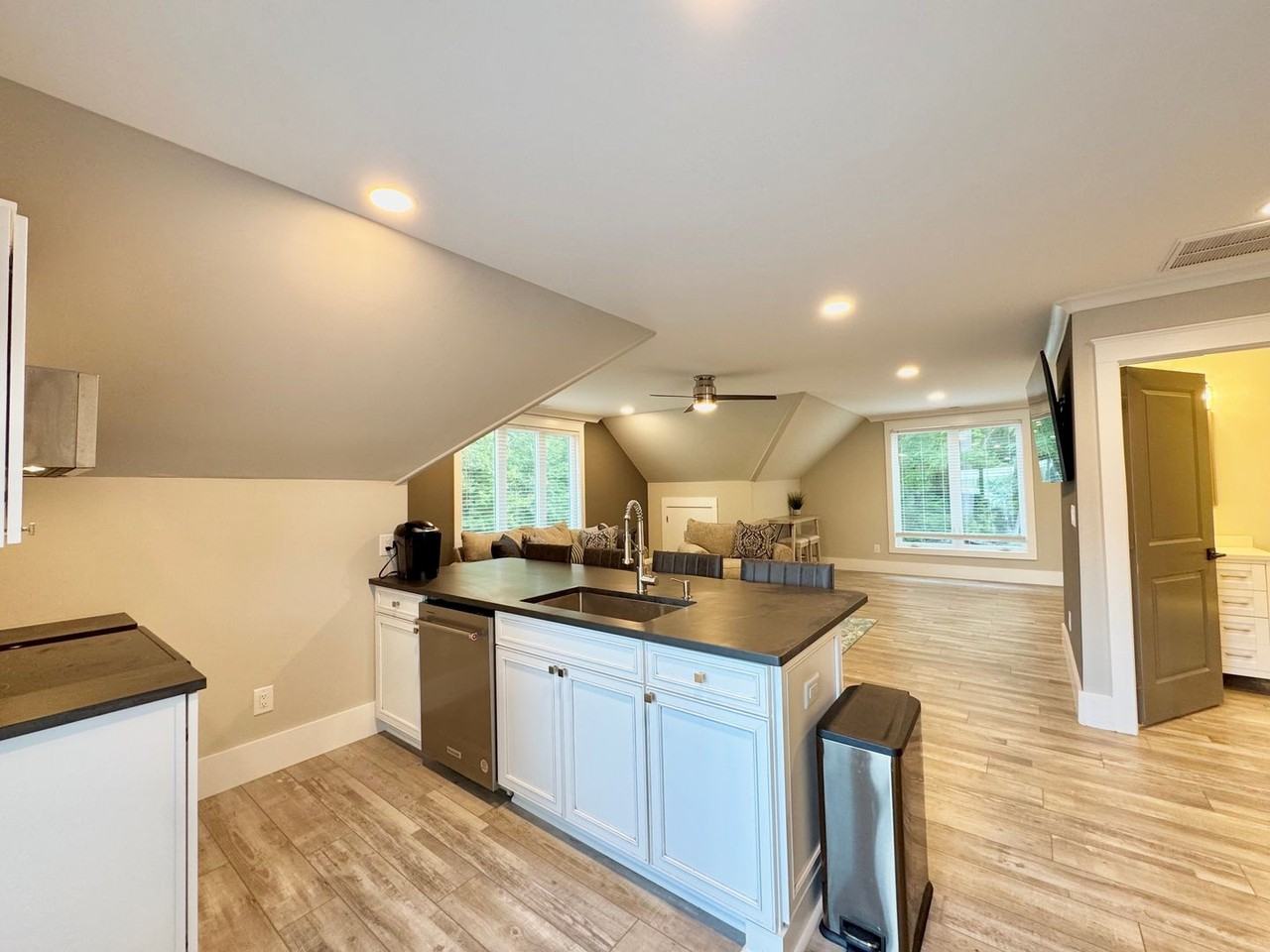 440 Owls Nest Dr - Photo 3 of 11