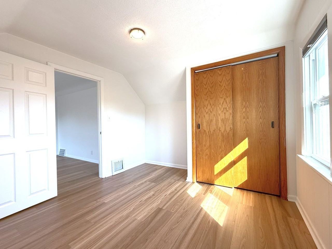 1509 S 52nd St - Photo 3 of 11