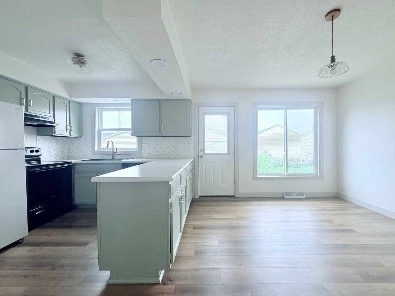 1407 W 2nd St - Photo 6 of 26