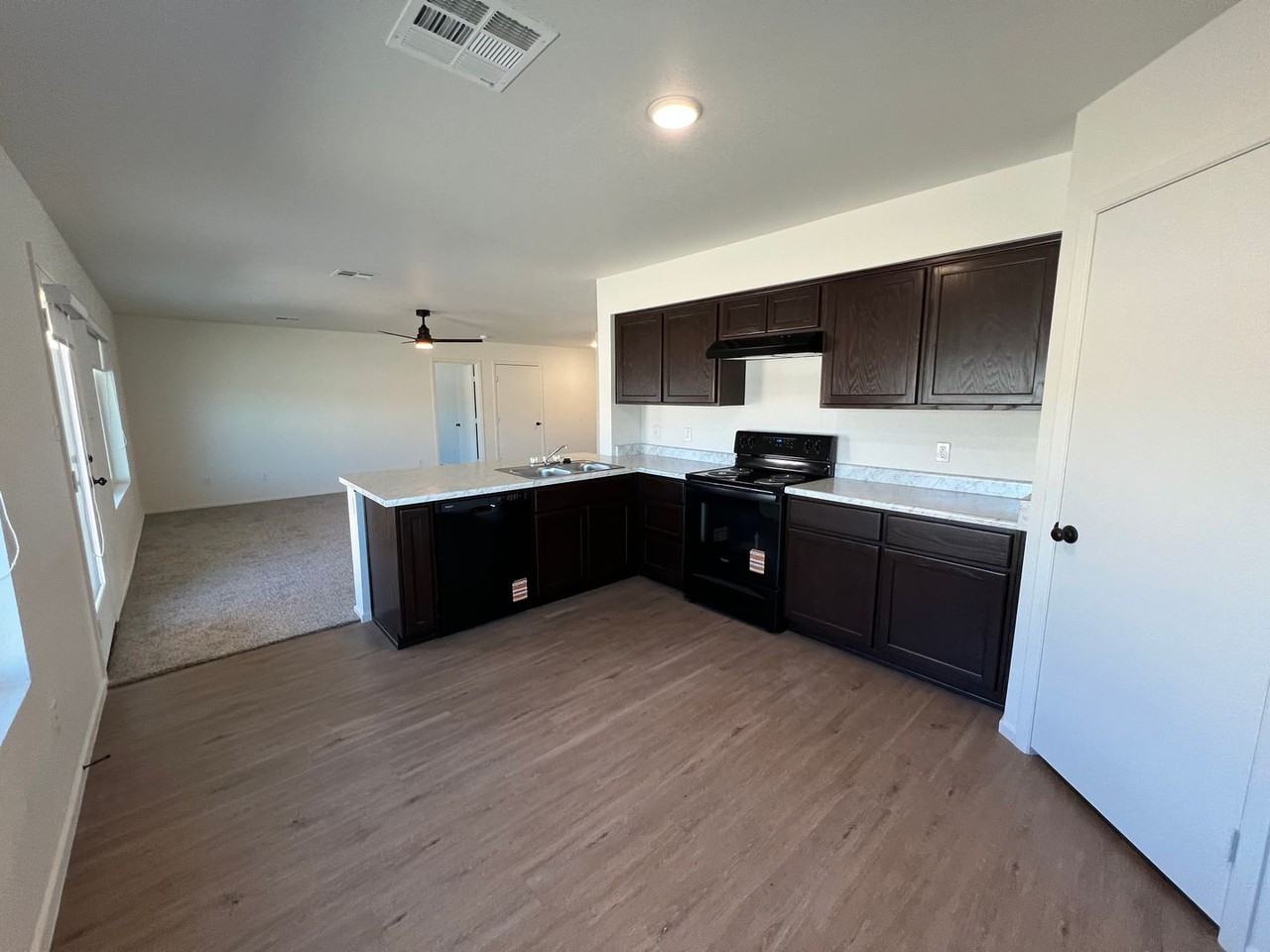 7384 E 45th St - Photo 7 of 25