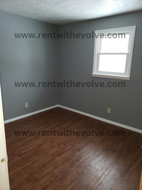 212 S 2nd St - Photo 3 of 4