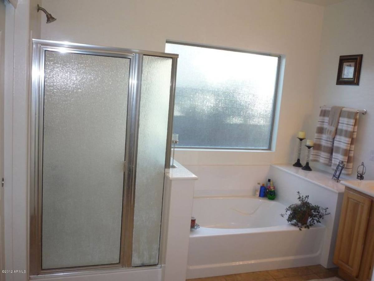 11195 N 165th Ave - Photo 2 of 10