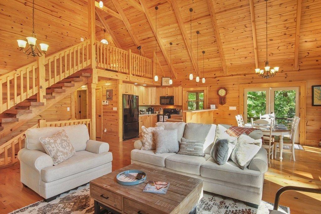 32 Shoreline Dr - Photo 2 of 13