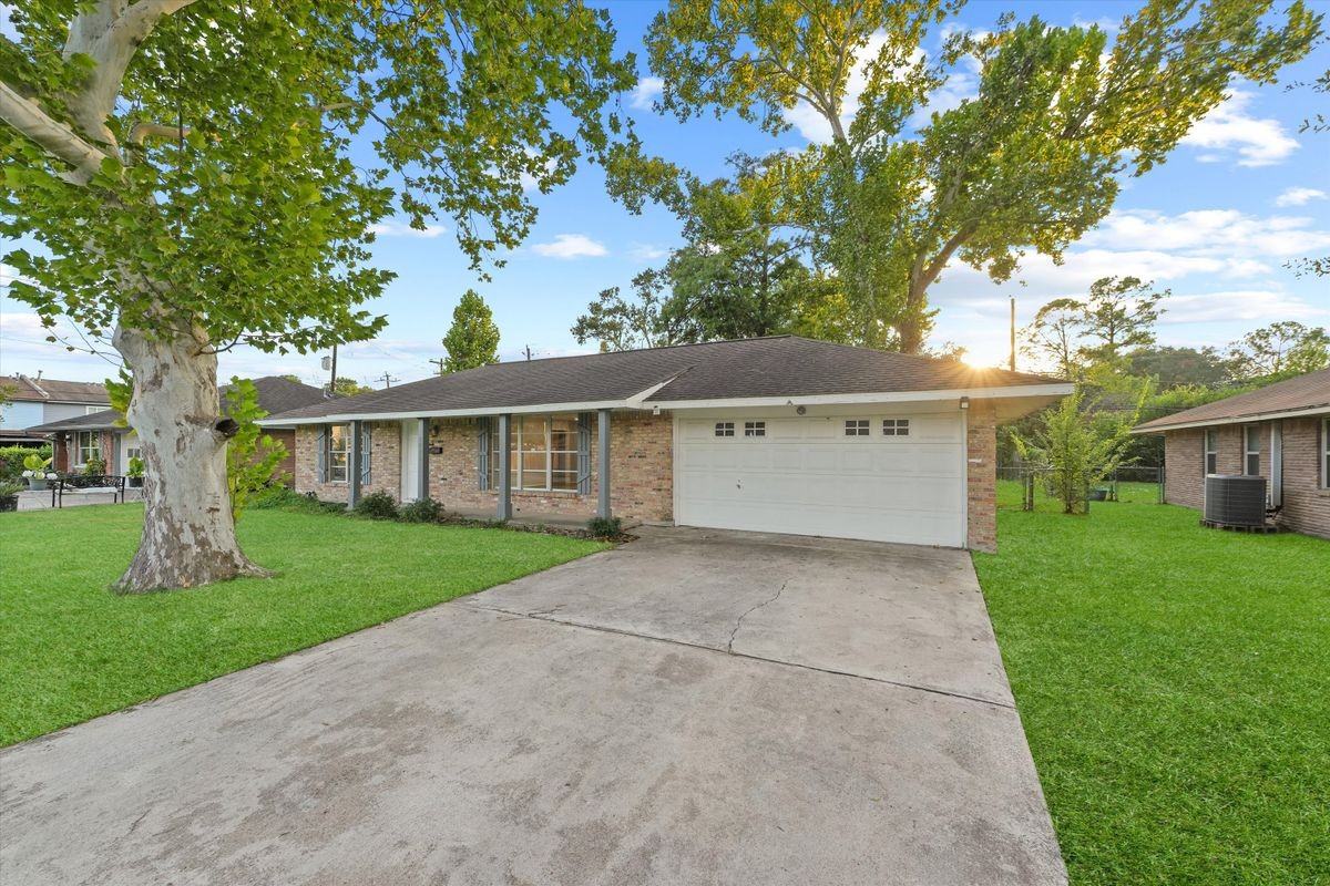 3015 Peppermill Rd - Photo 2 of 25