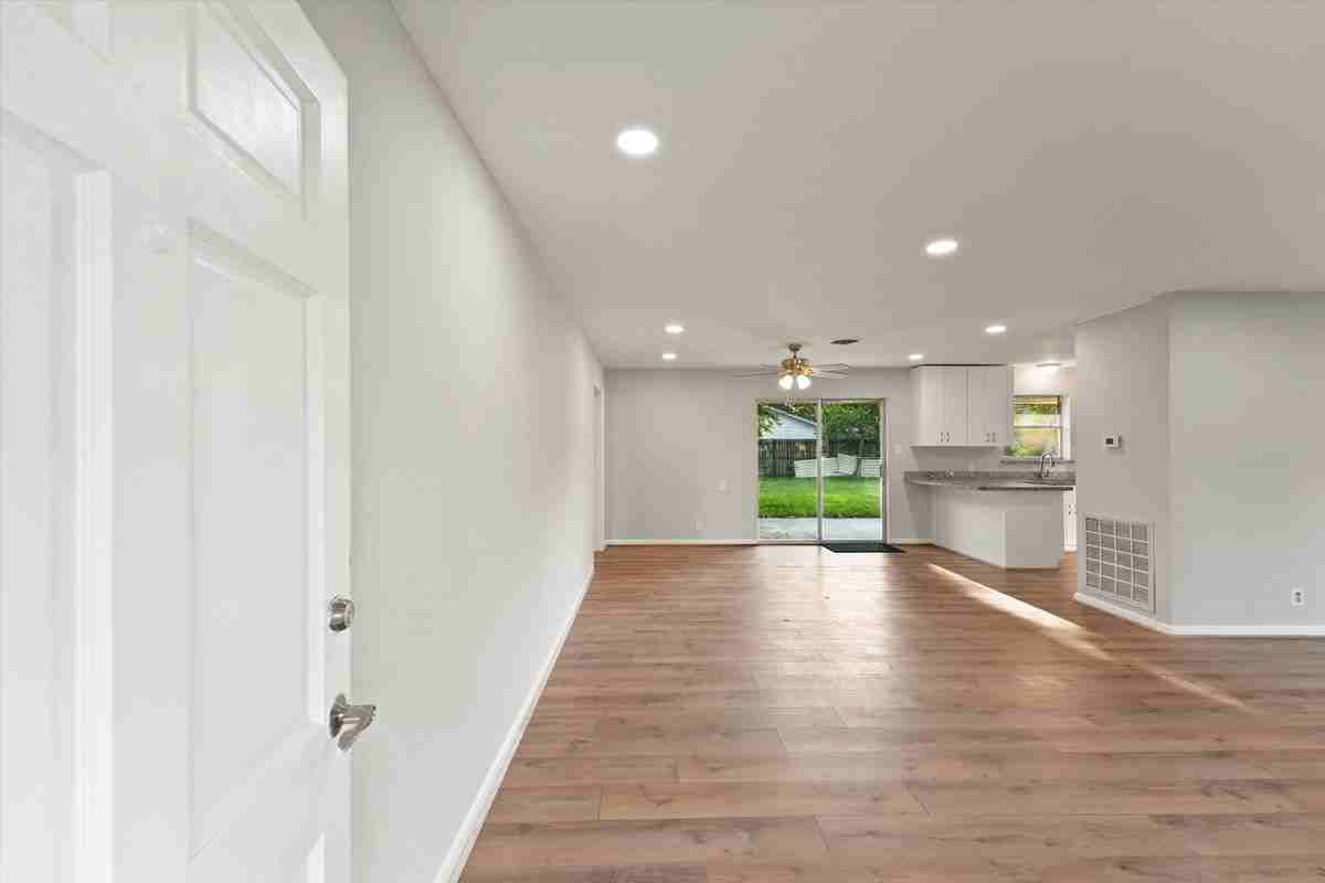 3015 Peppermill Rd - Photo 3 of 25