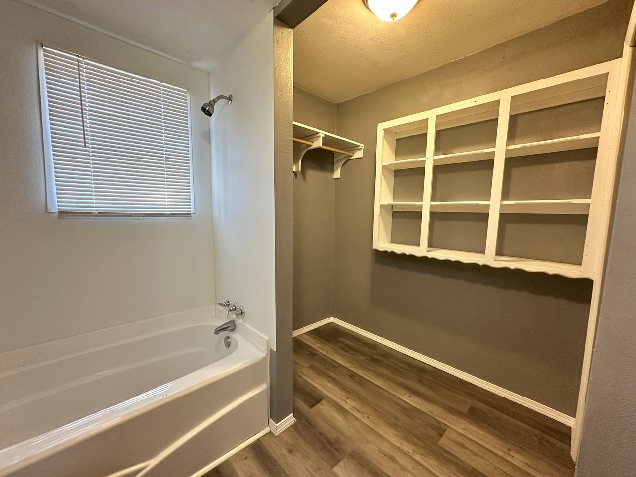 215 Se 38th St #C - Photo 5 of 7