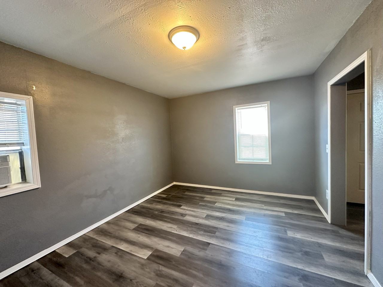 215 Se 38th St #C - Photo 6 of 7