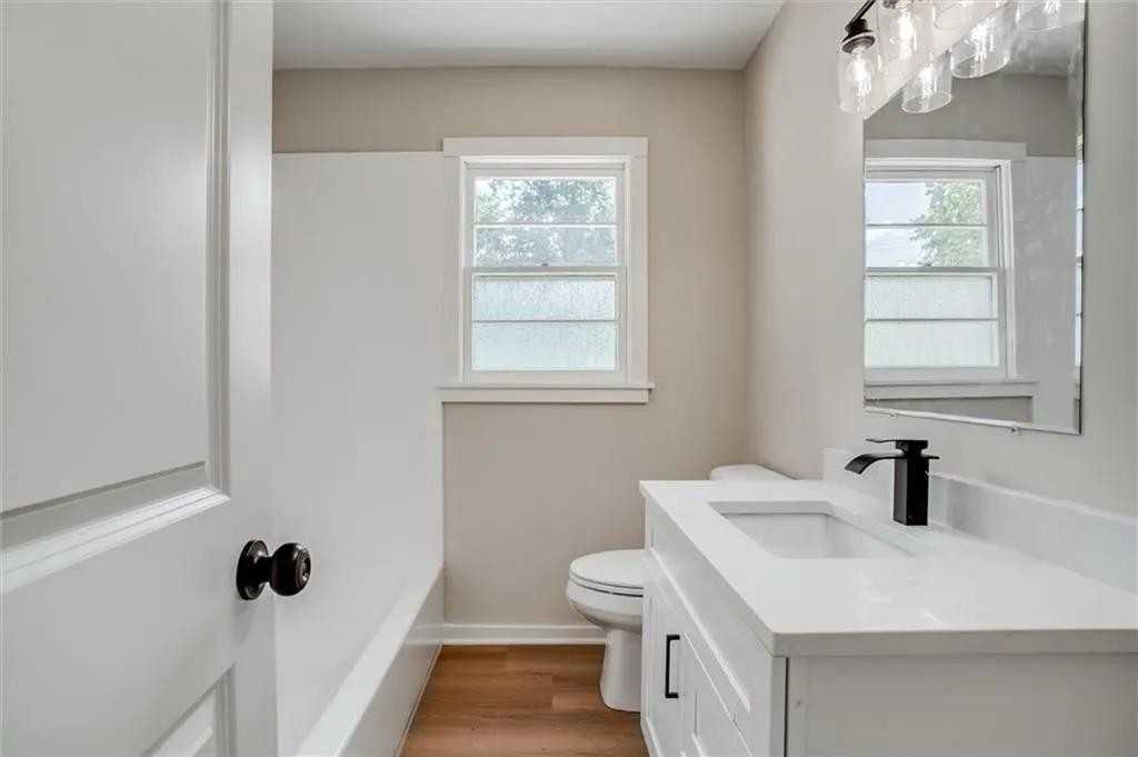 1429 S Willow St - Photo 2 of 10