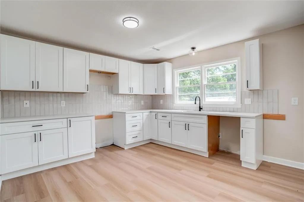 1429 S Willow St - Photo 3 of 10