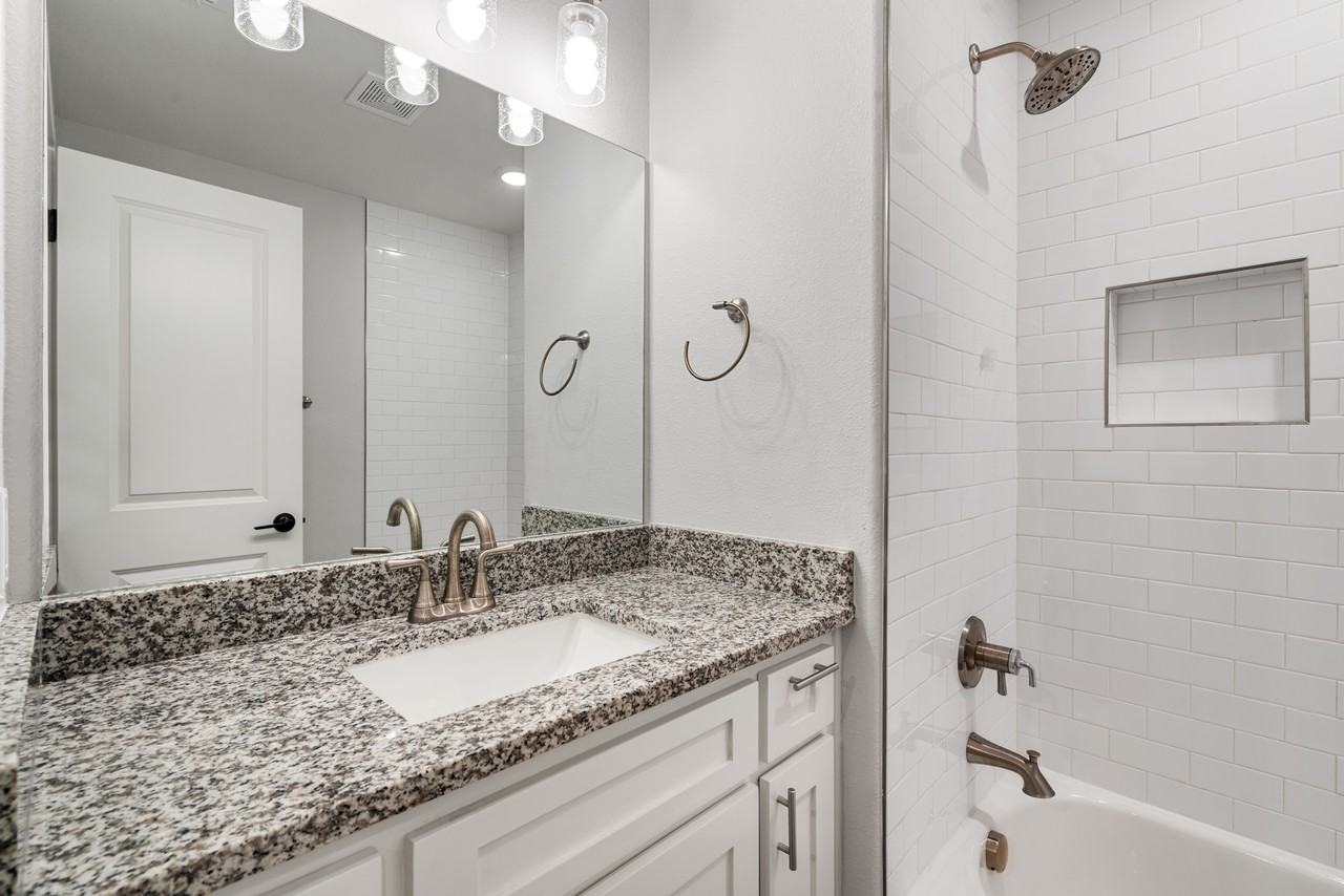 75020 W Bond St #224 - Photo 3 of 25