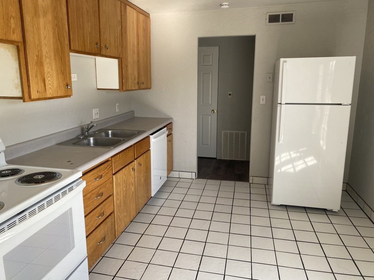 260 N Aly #3 - Photo 2 of 22