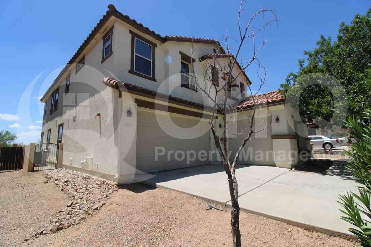 779 W Calle La Bolita - Photo 4 of 50