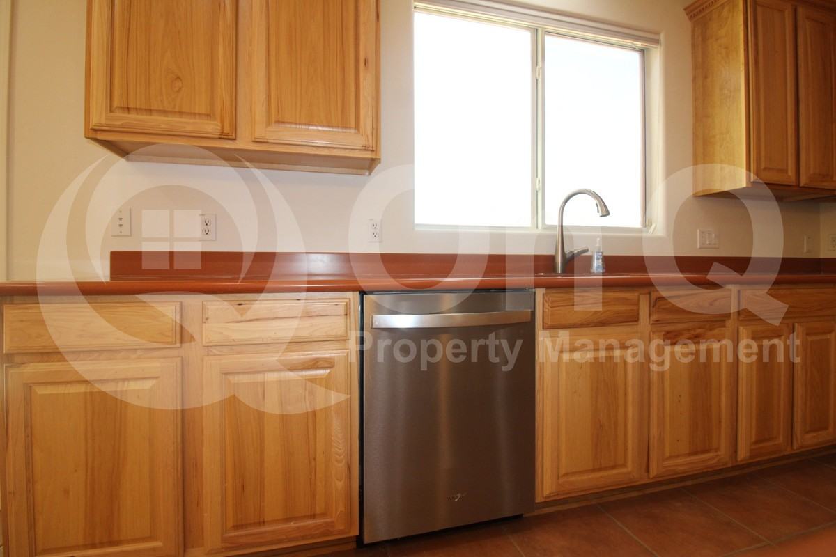 779 W Calle La Bolita - Photo 7 of 50