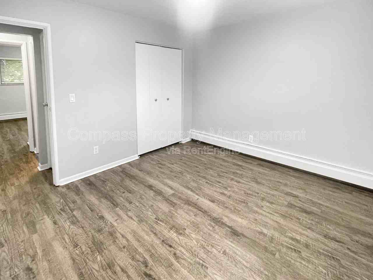 1720 Porter St Sw #12 - Photo 4 of 7