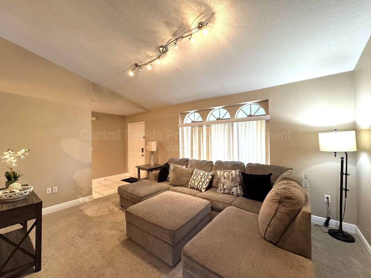 820 Briargrove Ave - Photo 4 of 27