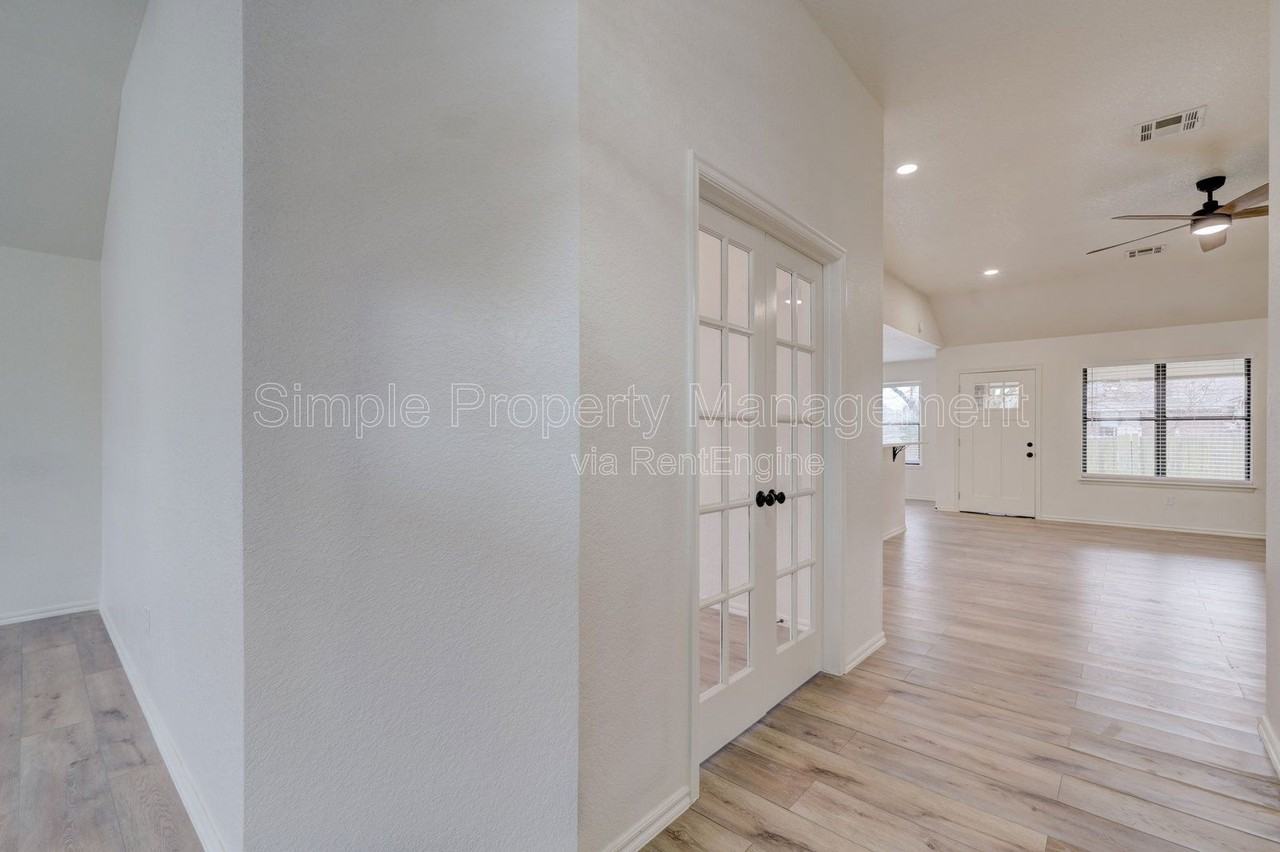 11546 Berkshire - Photo 4 of 39