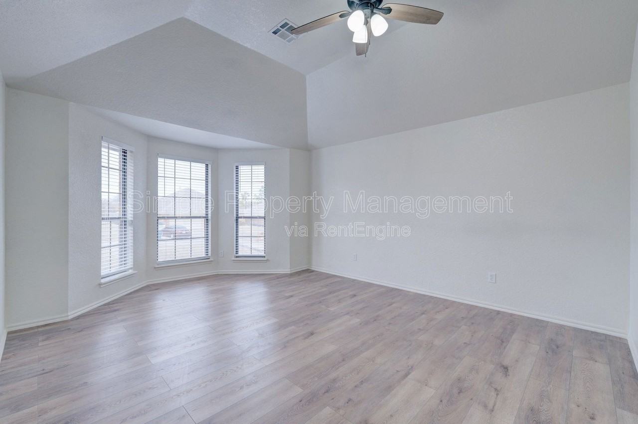 11546 Berkshire - Photo 5 of 39