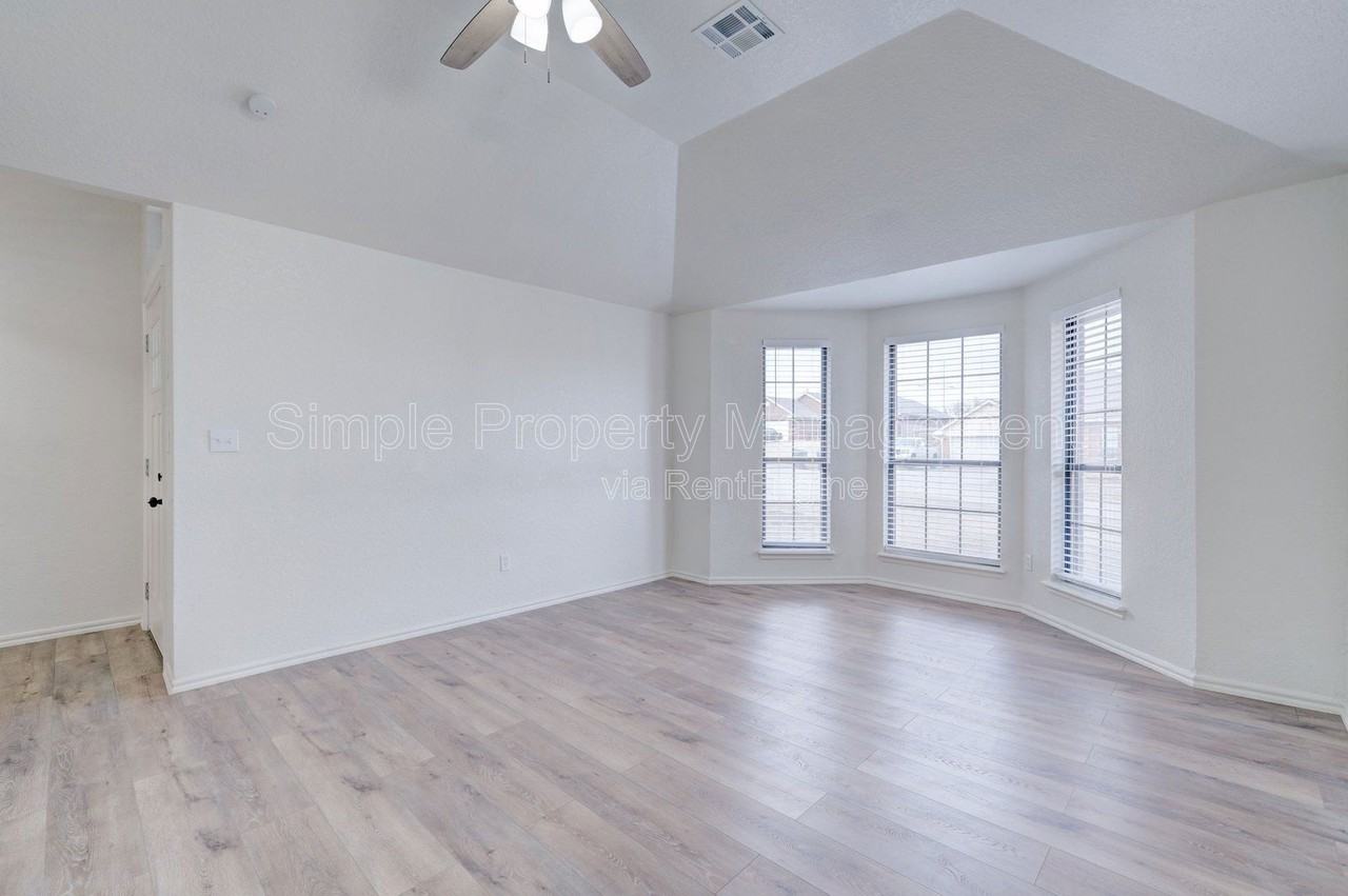11546 Berkshire - Photo 7 of 39