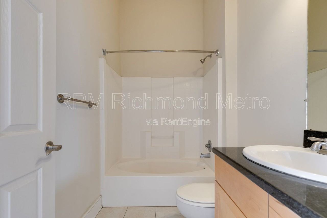 1321 1/2 E Main St #C4 - Photo 4 of 13