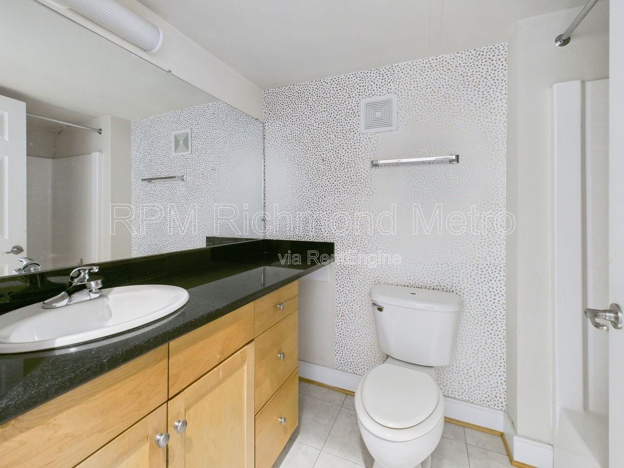 1321 1/2 E Main St #204 - Photo 4 of 21
