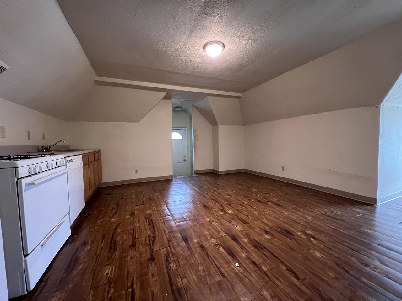 445 Baird St #14714257 - Photo 3 of 13