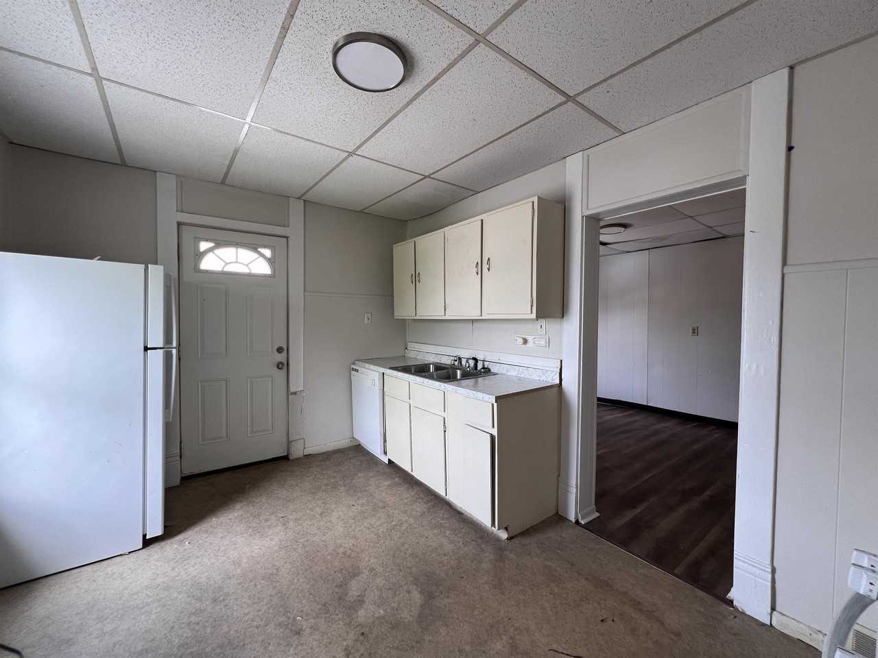 445 Baird St #14714260 - Photo 6 of 12