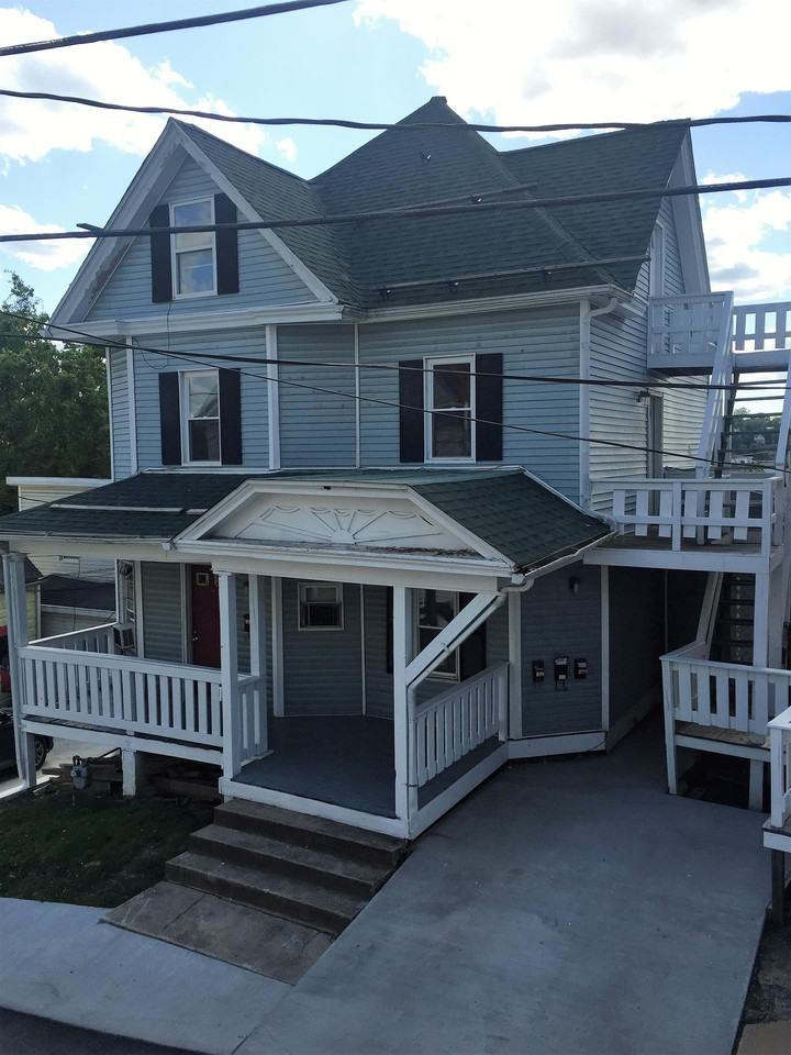 445 Baird St #14714260 - Photo 7 of 12