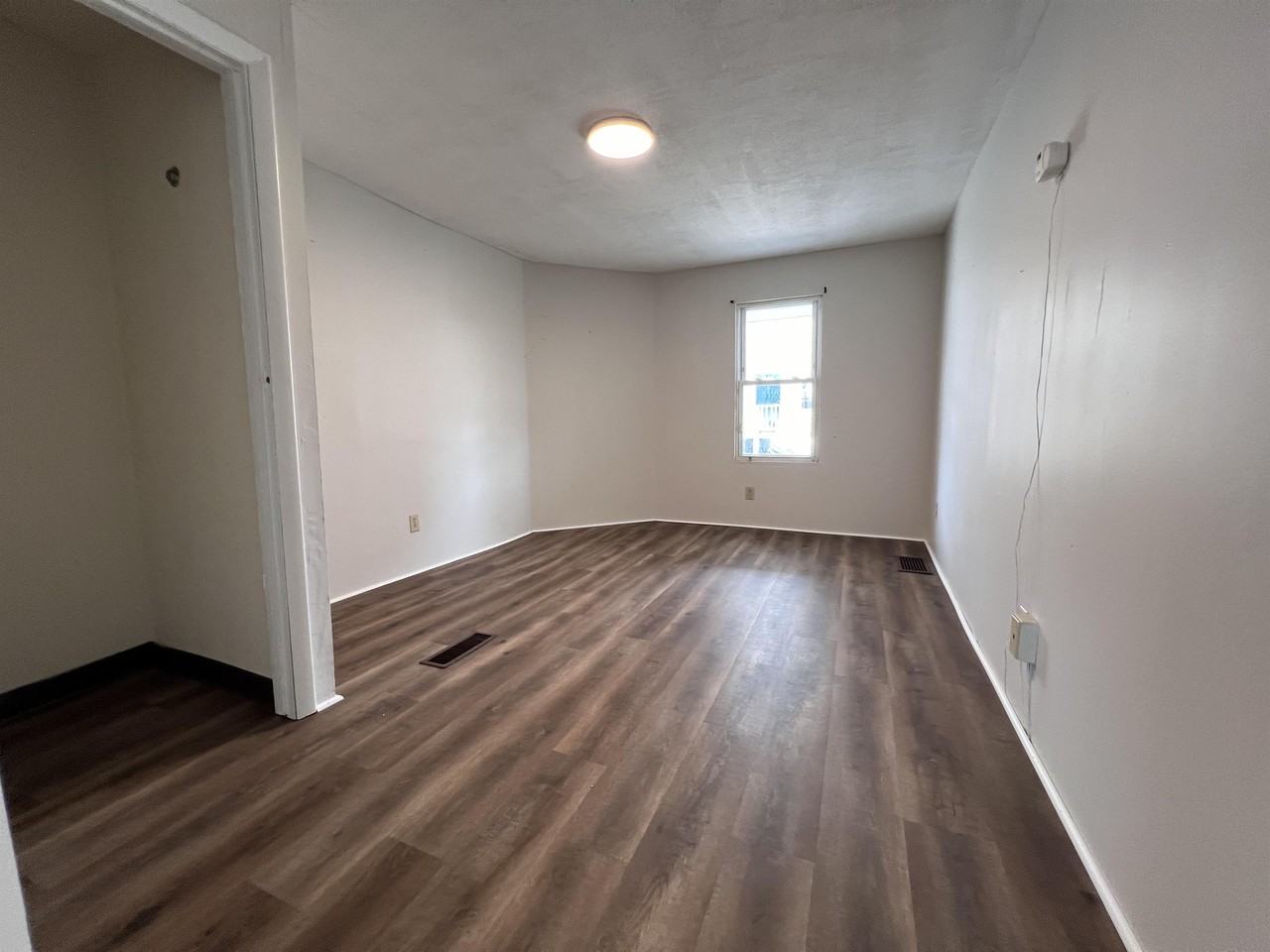 445 Baird St #14714260 - Photo 3 of 12