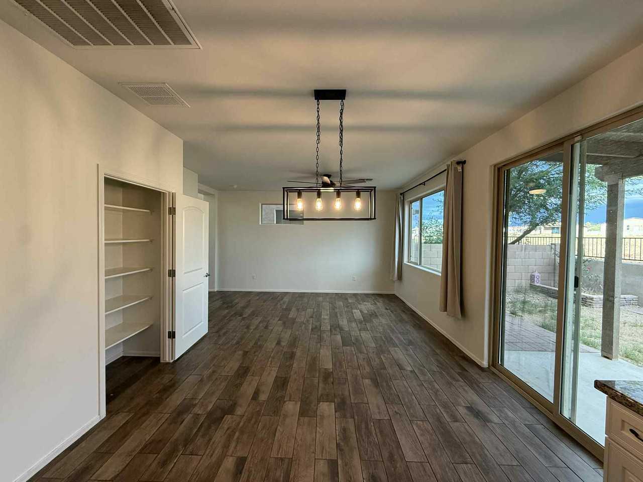 109 S Crown Plz - Photo 2 of 33