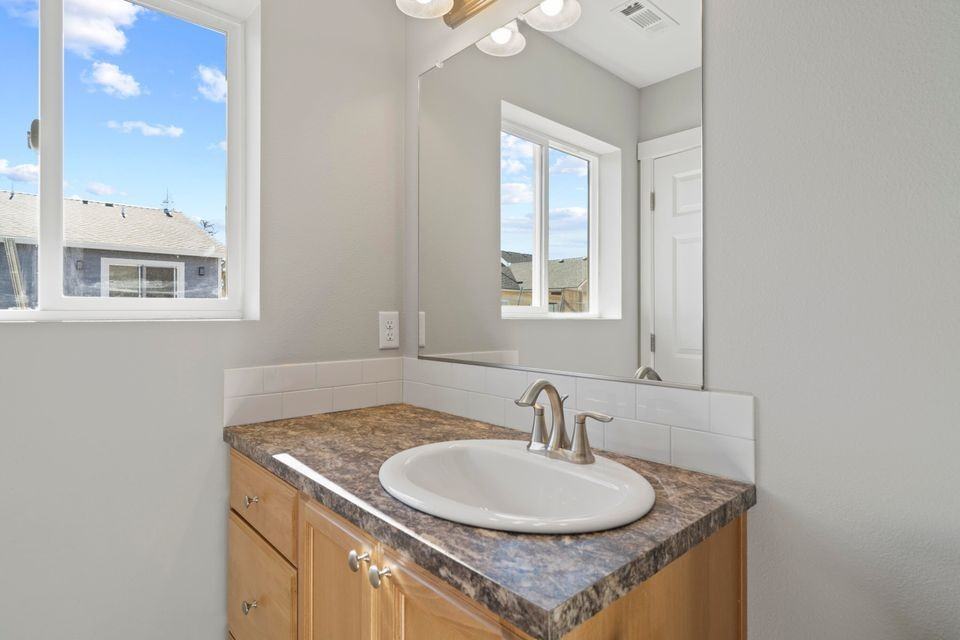 1004 Brandon Way - Photo 3 of 26