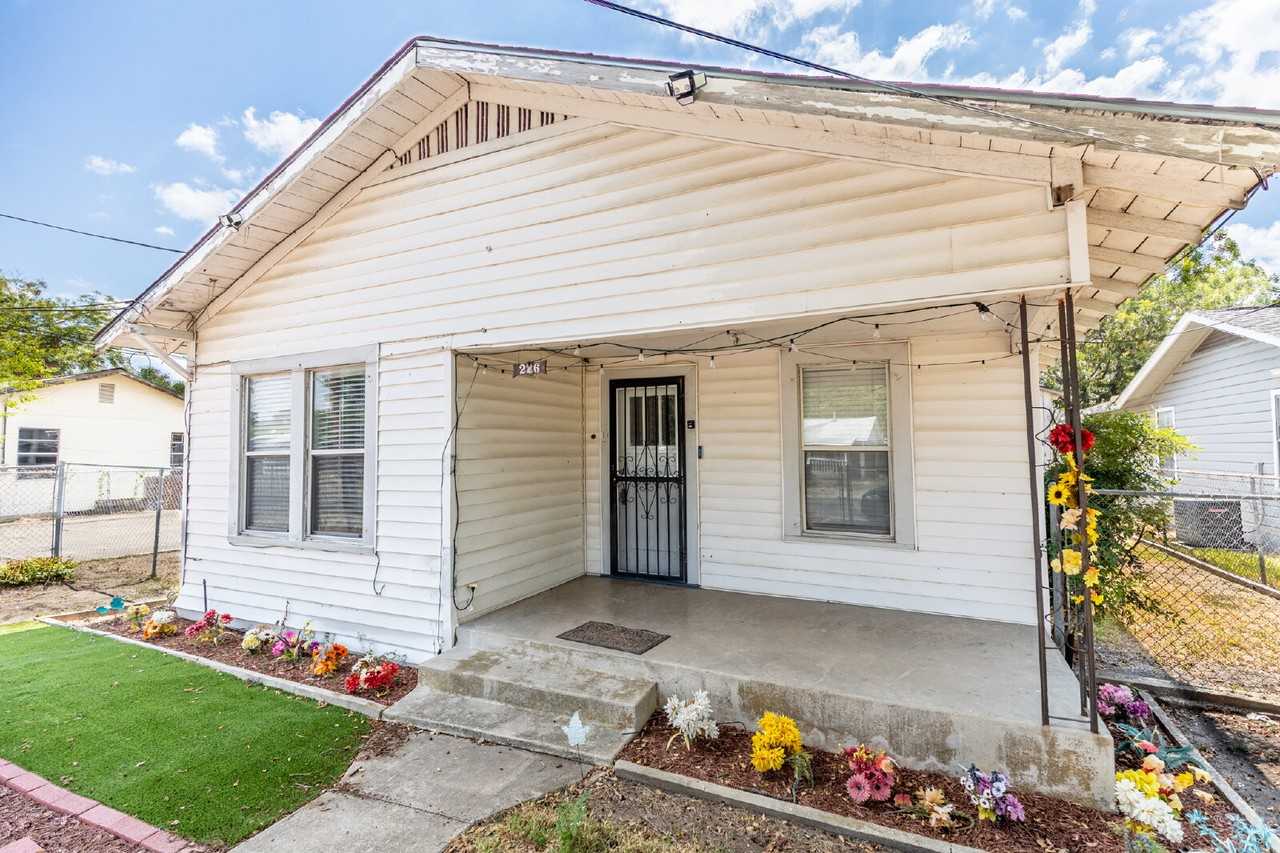 226 W Harding Blvd - Photo 3 of 27