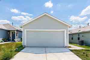 featured image of 4439 Zoe Pass