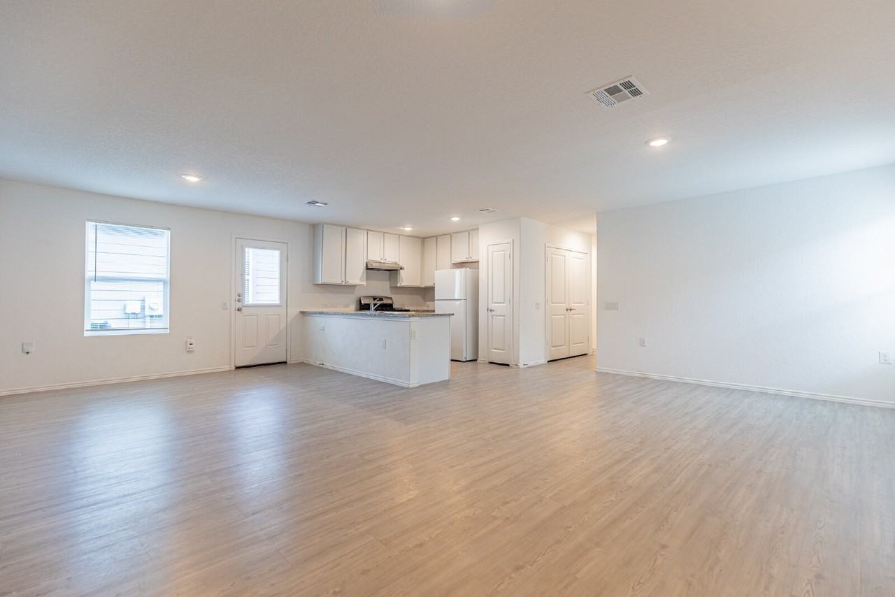 4439 Zoe Pass - Photo 5 of 33