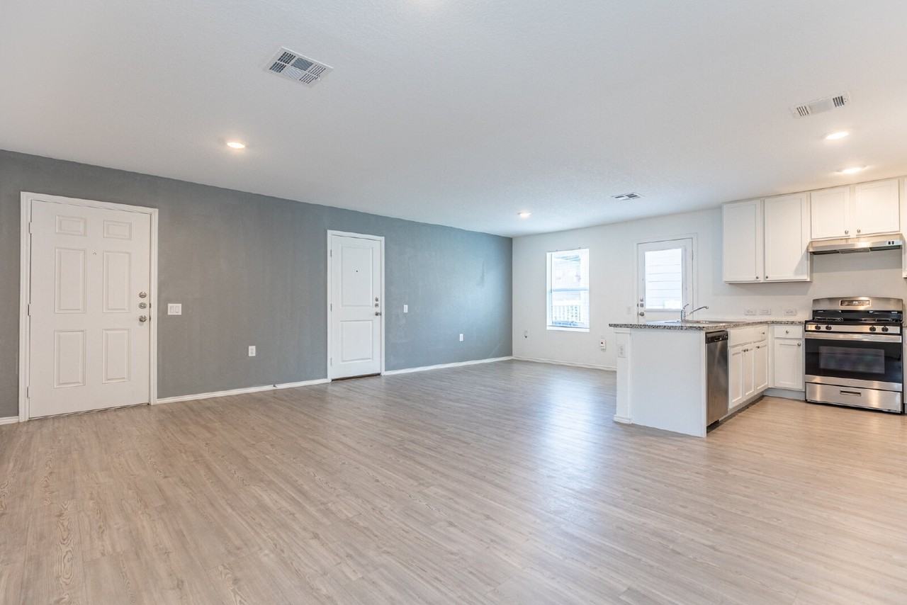 4439 Zoe Pass - Photo 6 of 33