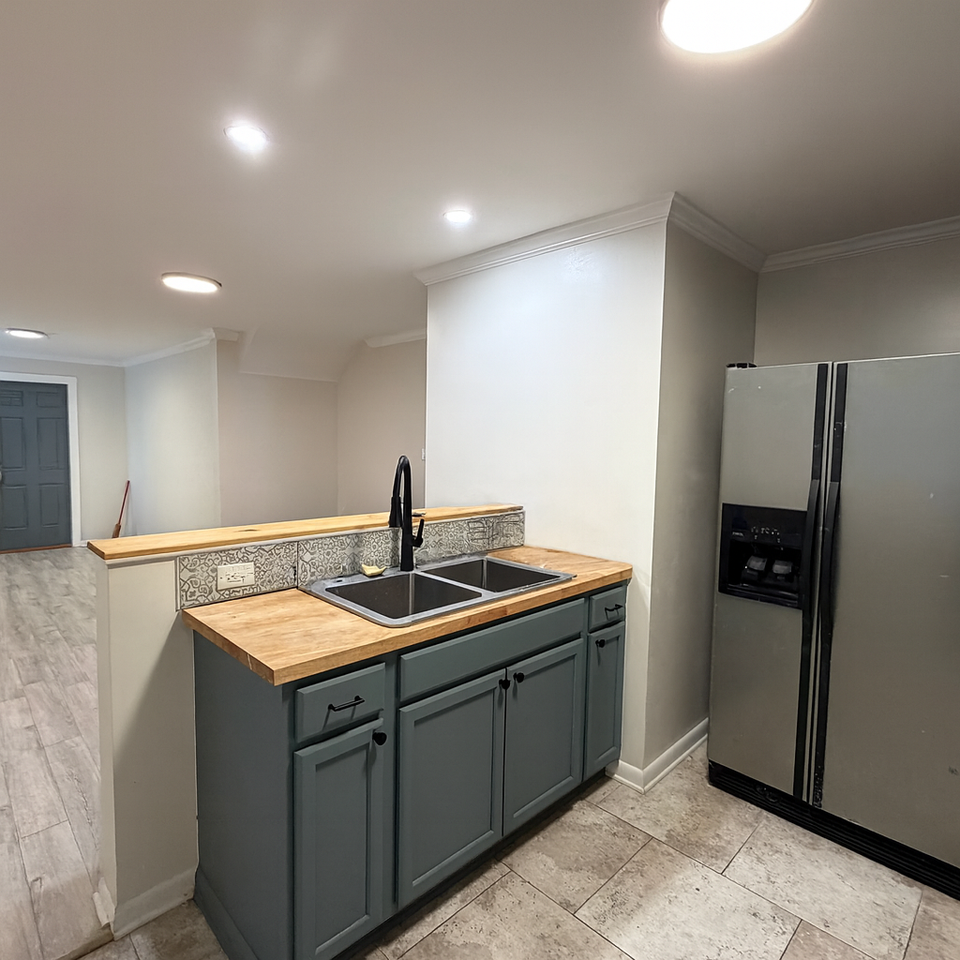 1370 Franklin St - Photo 3 of 9