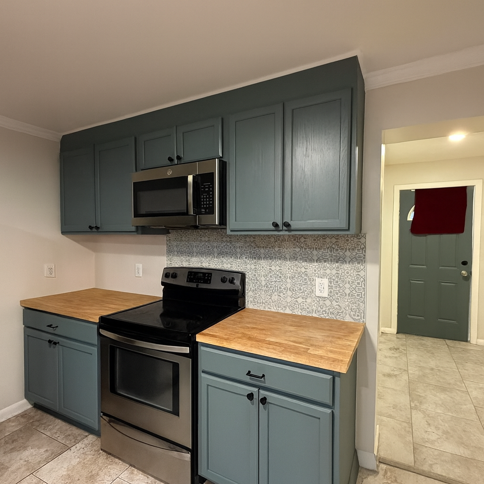 1370 Franklin St - Photo 4 of 9