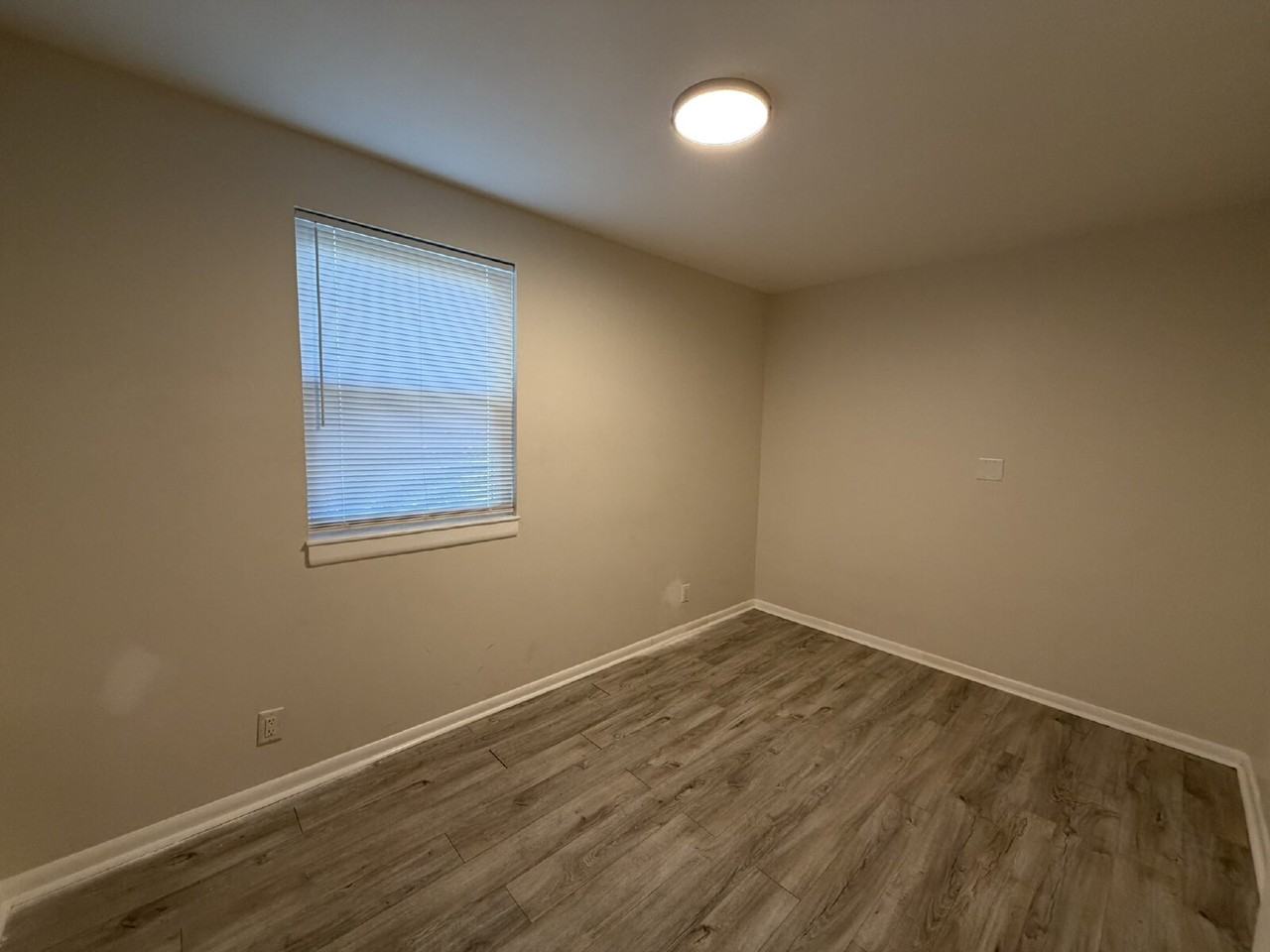 1370 Franklin St - Photo 5 of 9