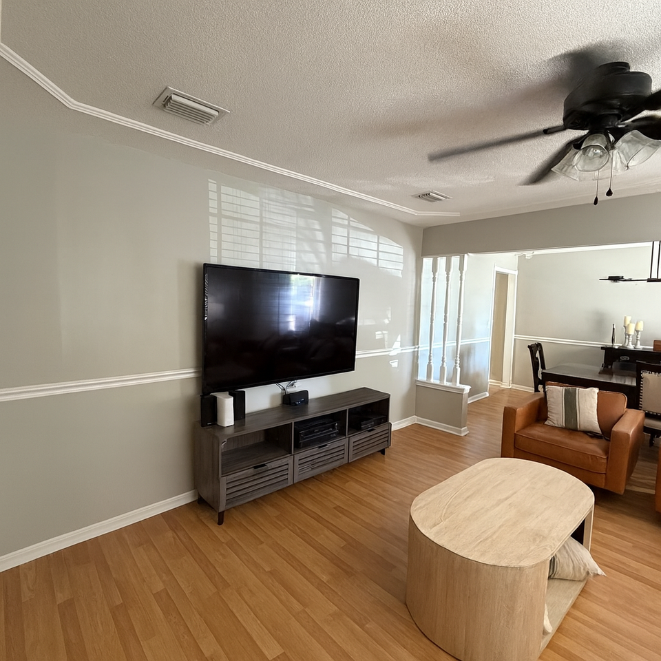 3671 Red Oak Cir W - Photo 2 of 11