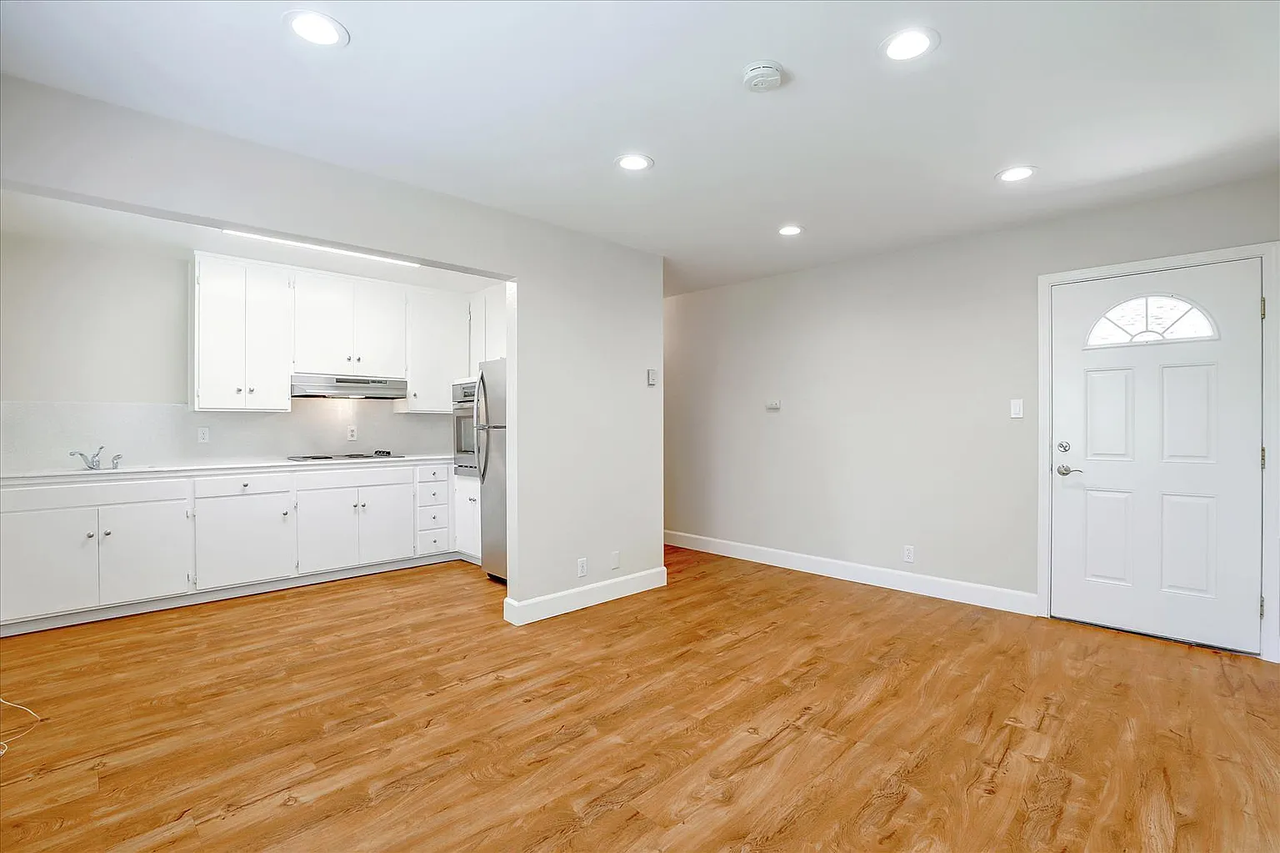 833 Maryann Dr #2 - Photo 7 of 11