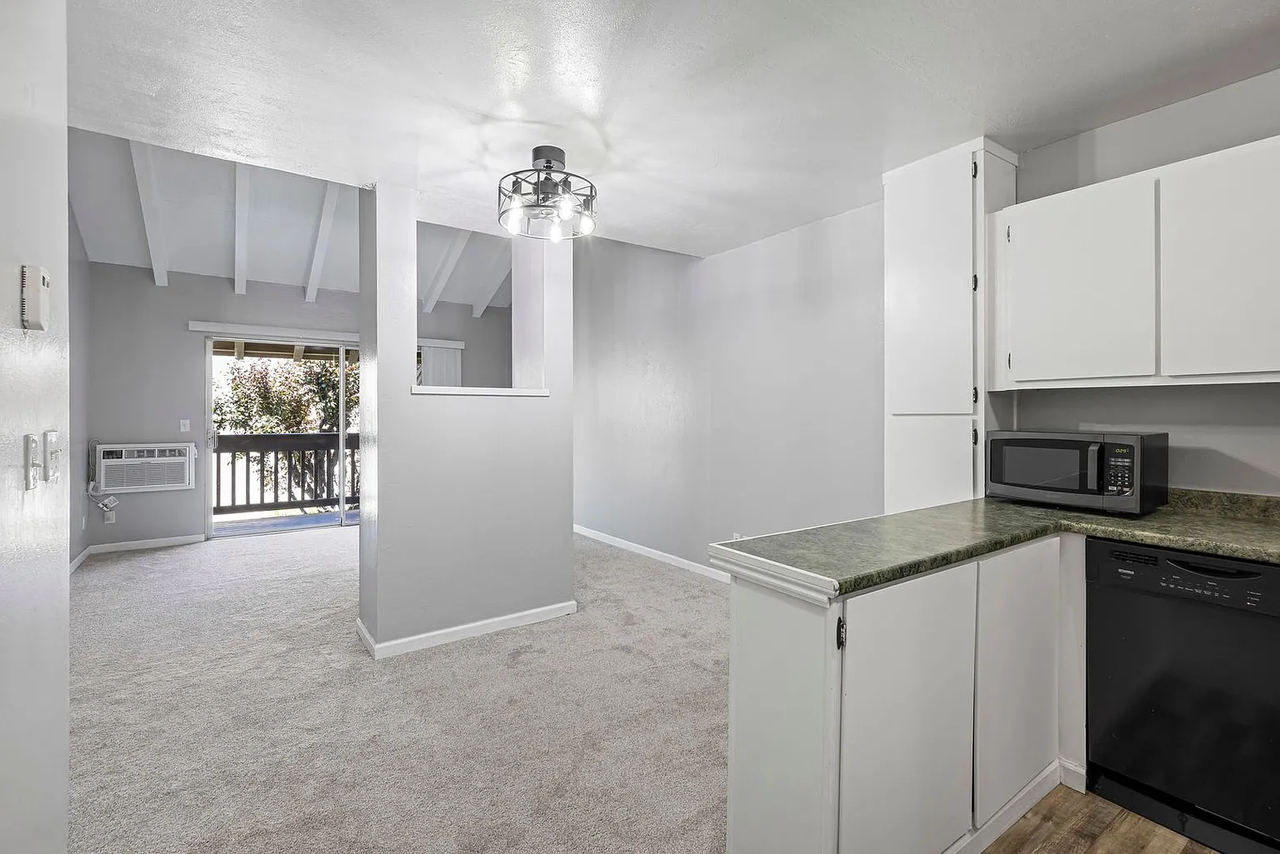 2730 Oak Rd #15 - Photo 3 of 13