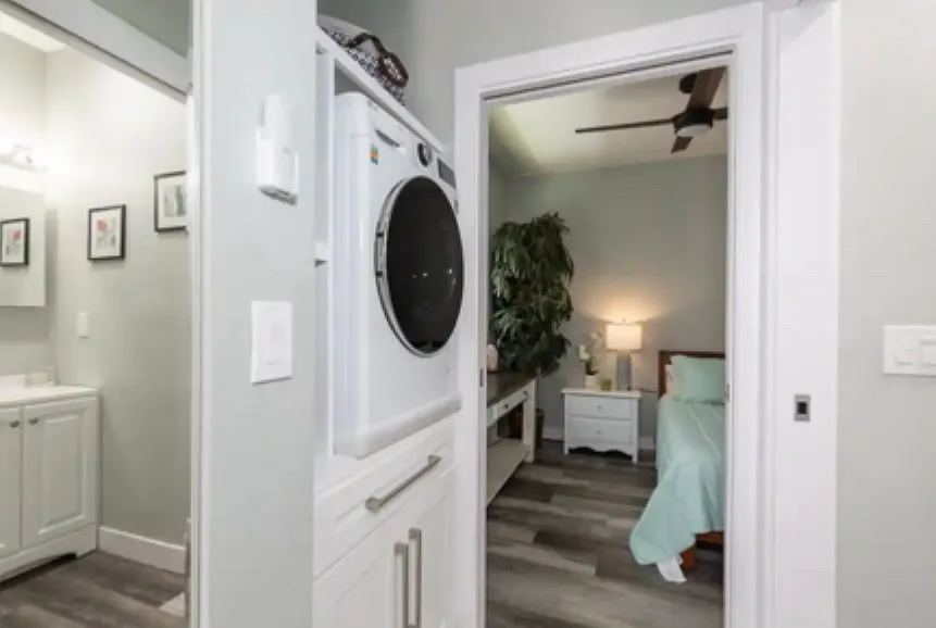 3978 Lamont St #B - Photo 5 of 6