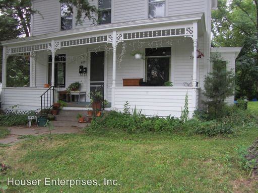 909 & 909.5 N. Dodge Street Apartments IA1, Iowa City, IA 52245 Zumper