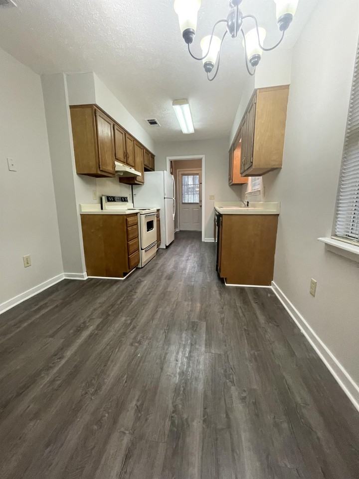 107 Woodstone Pl #B - Photo 2 of 8