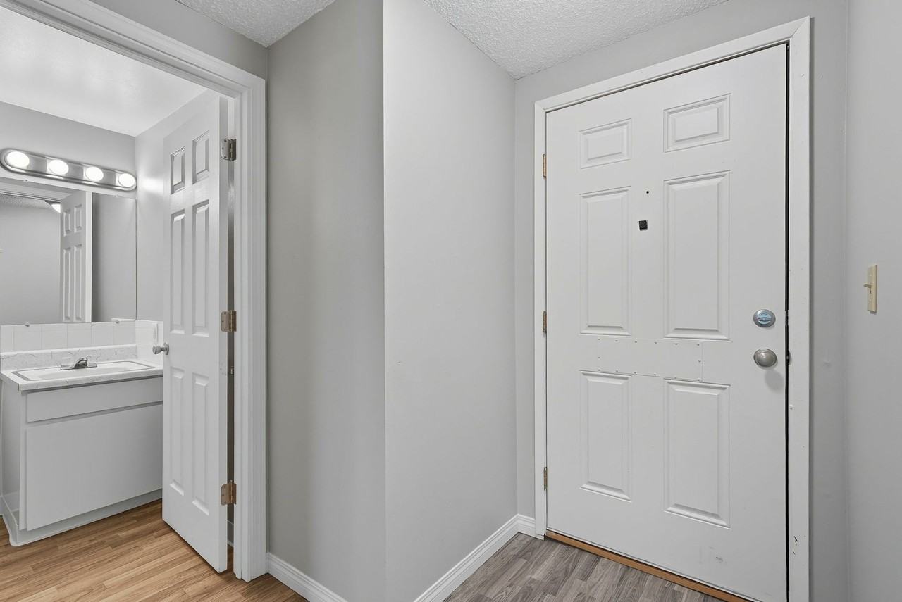 Eagles Landing Apartments in Cheney near EWU! - Photo 2 of 34