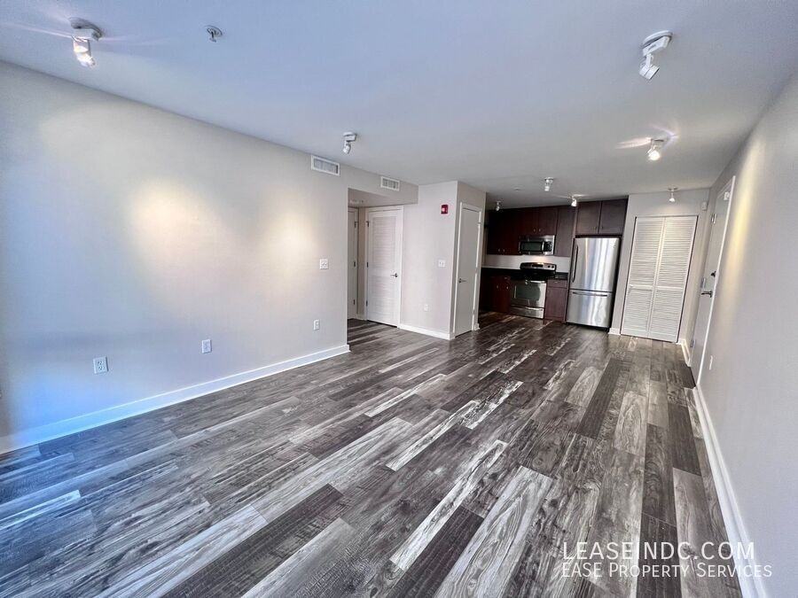 1423 Newton St Nw #103 - Photo 4 of 13