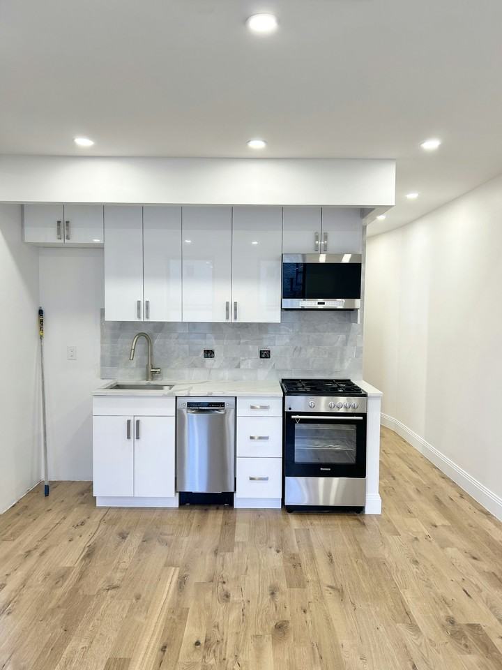 57 E 97th St #20 - Photo 2 of 10