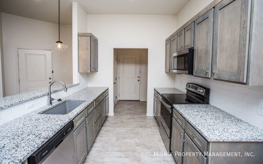 1104 N 7th St - Photo 7 of 33